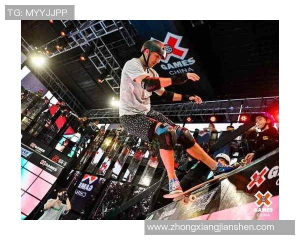 南京极限运动队在滑板精英赛中的灵活性表现及其背后的训练秘诀分析